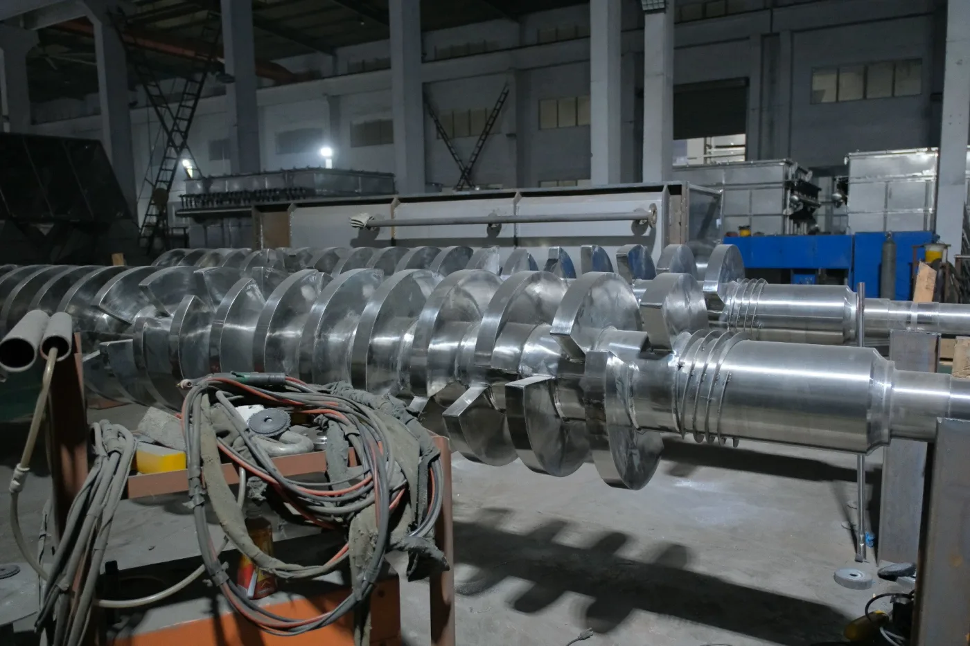 Twin-shaft hollow wedge paddles on a SINOTHERMO paddle dryer before assembly