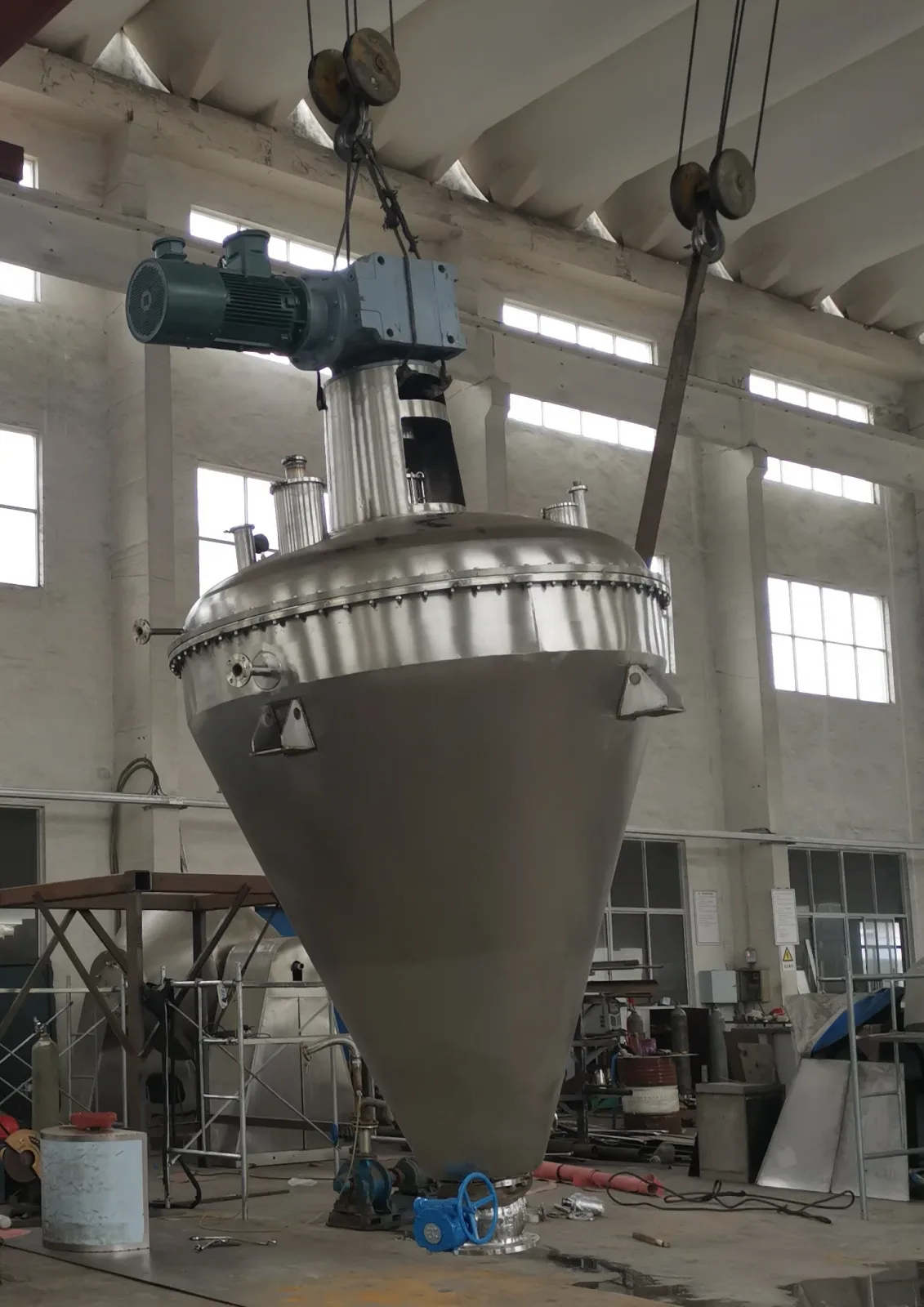 A Conical Ribbon Screw Blender for Swirling Spiral Mixing