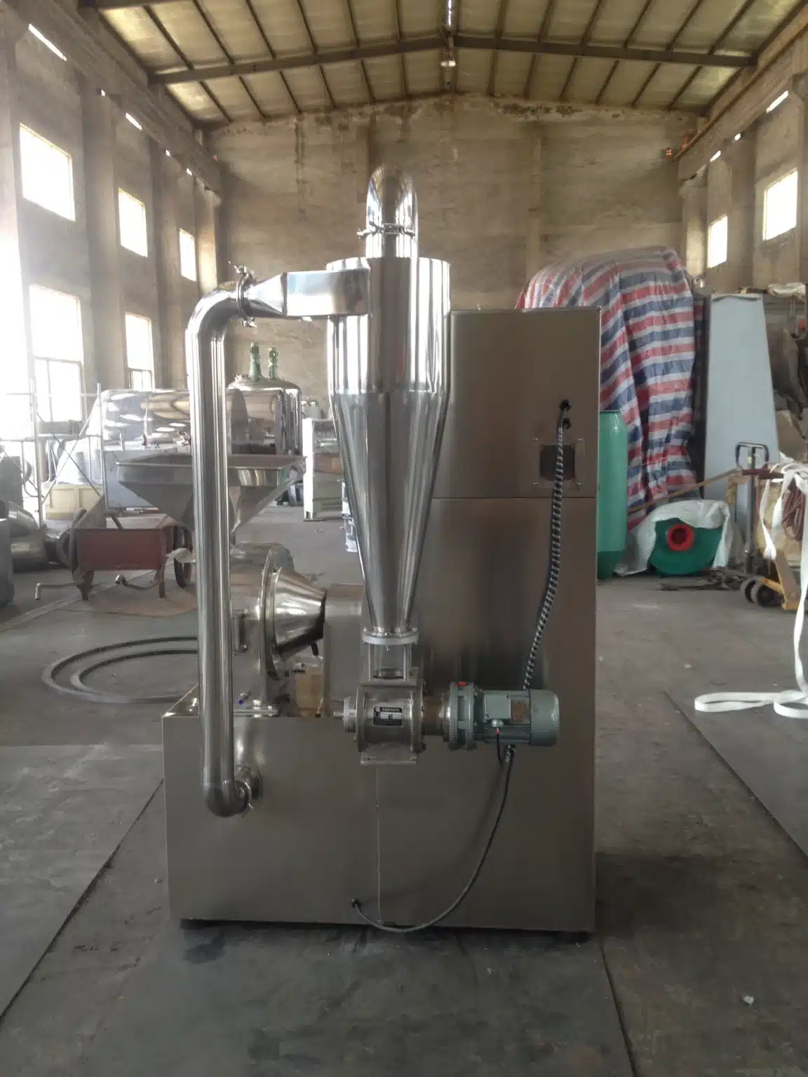 An Industrial Hammer Mill for Versatile Brittle-Solid Pulverizing