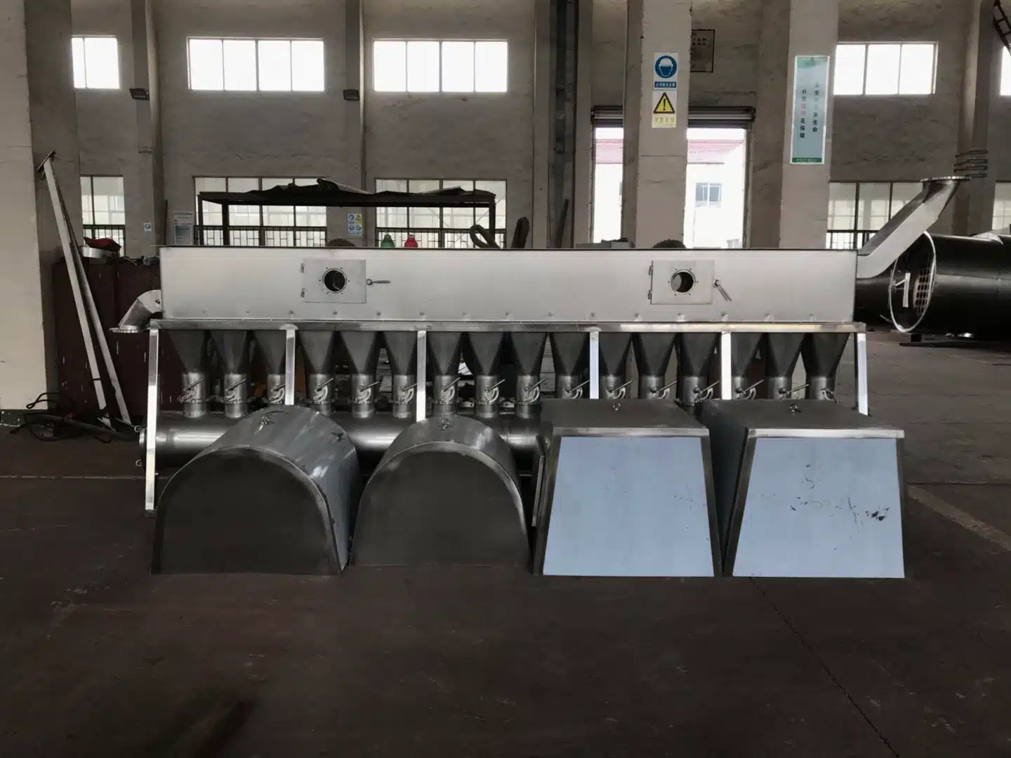 A Horizontal Fluidized Bed Dryer for Continuous Powder and Granule Drying