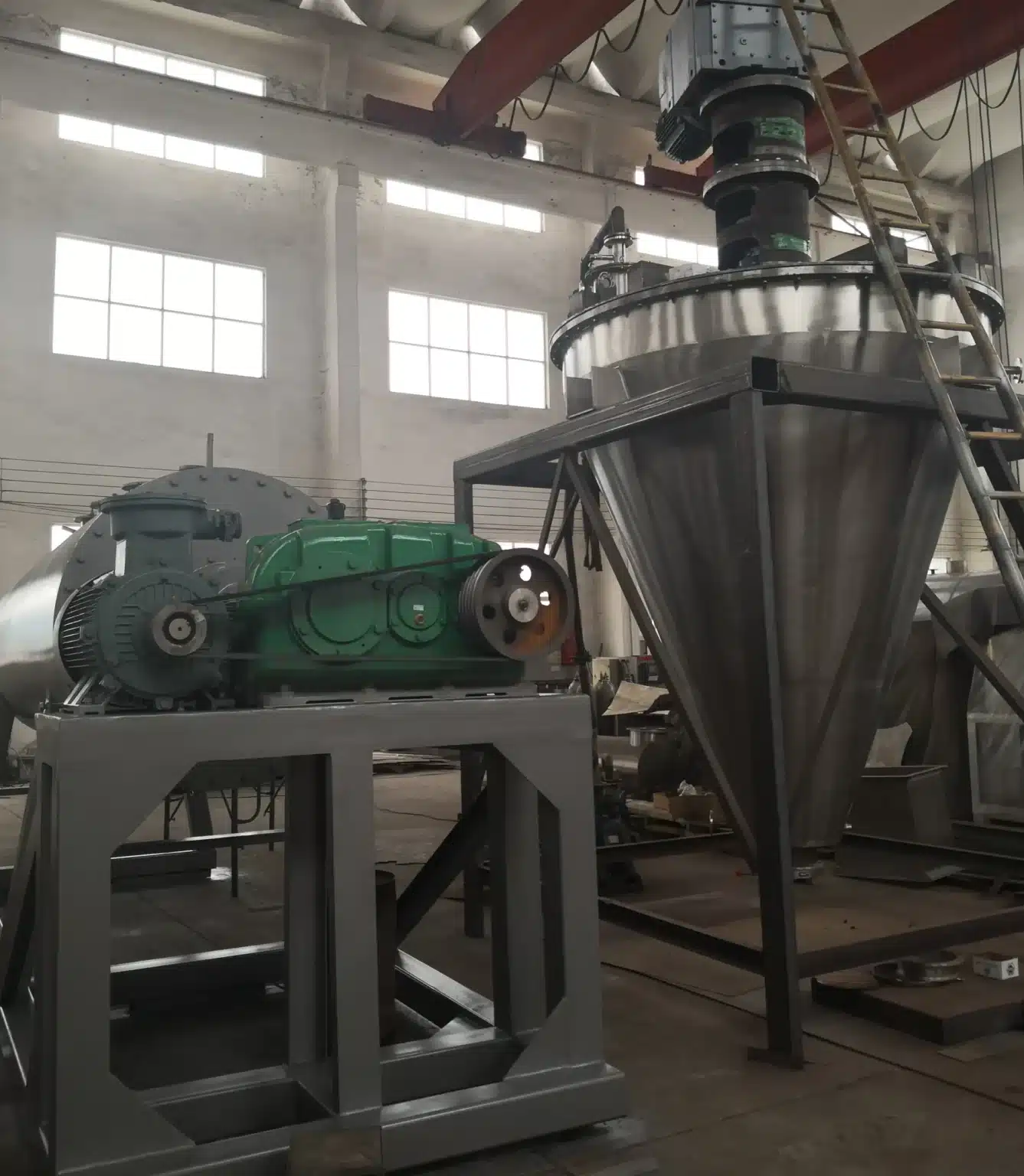 A Ribbon Conical Vacuum Dryer for Dead-Angle-Free Drying