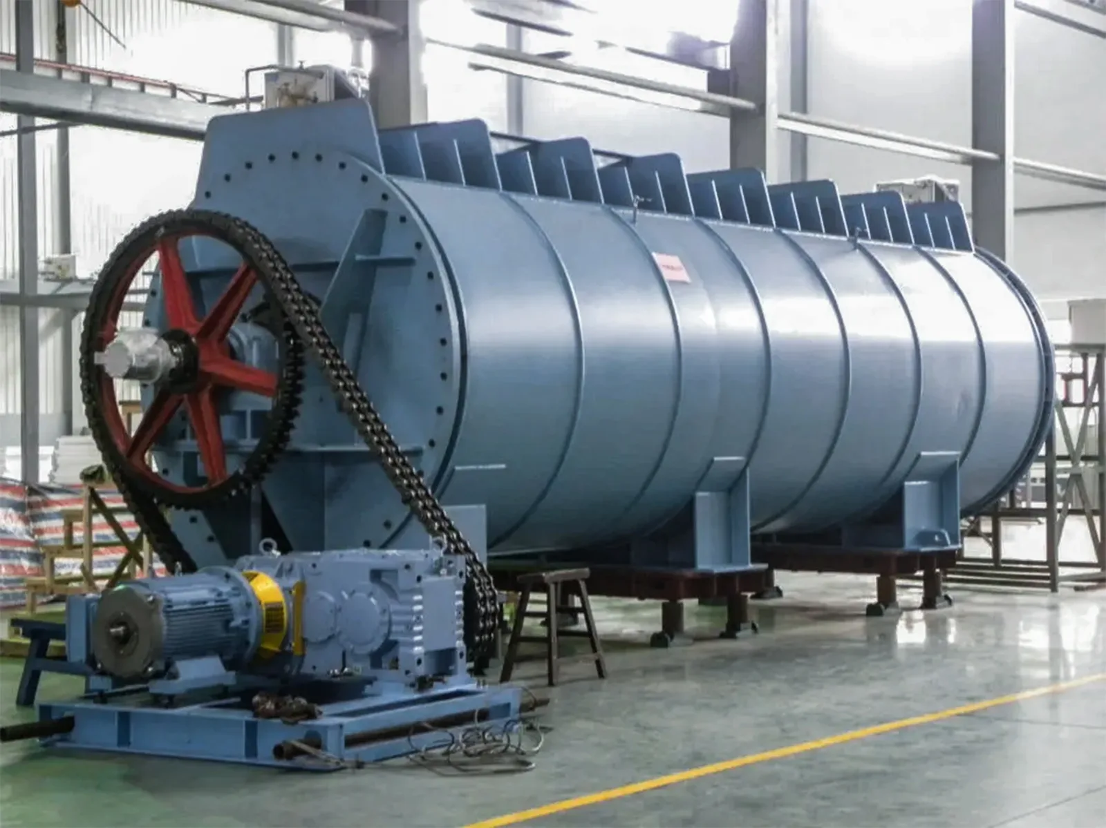 A Vacuum Horizontal Disc Dryer with Hollow Disc Stirrers