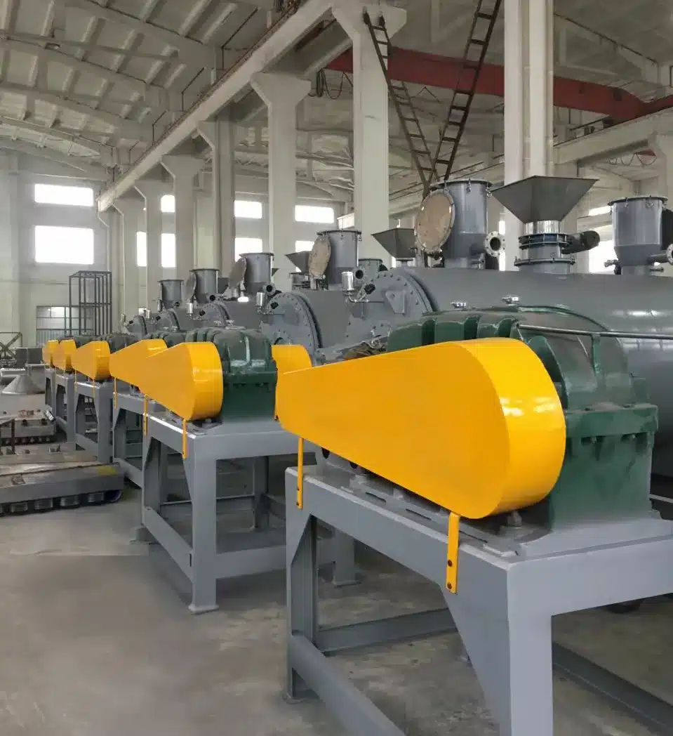 A Vacuum Rake Dryer for Agitated Low-Temperature Drying
